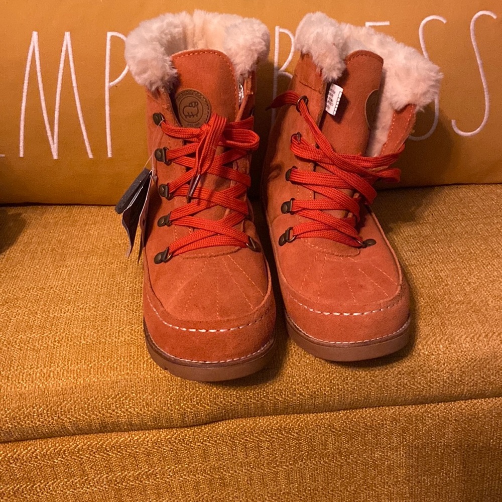 Lamo orange boots